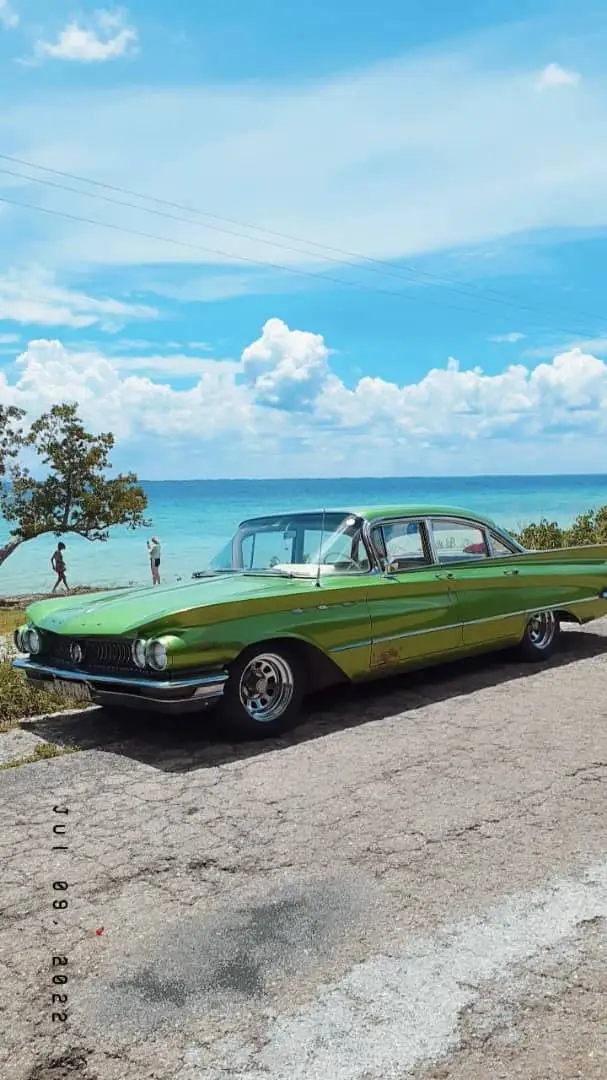 Buick with air condion classic car rent in varadero by excursion