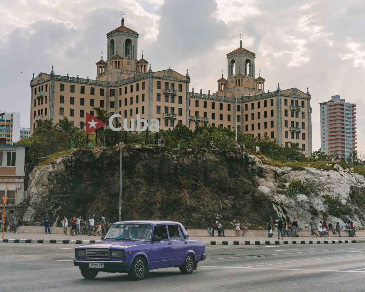 "Ride in Style with Havana's Classic Car Tour"
