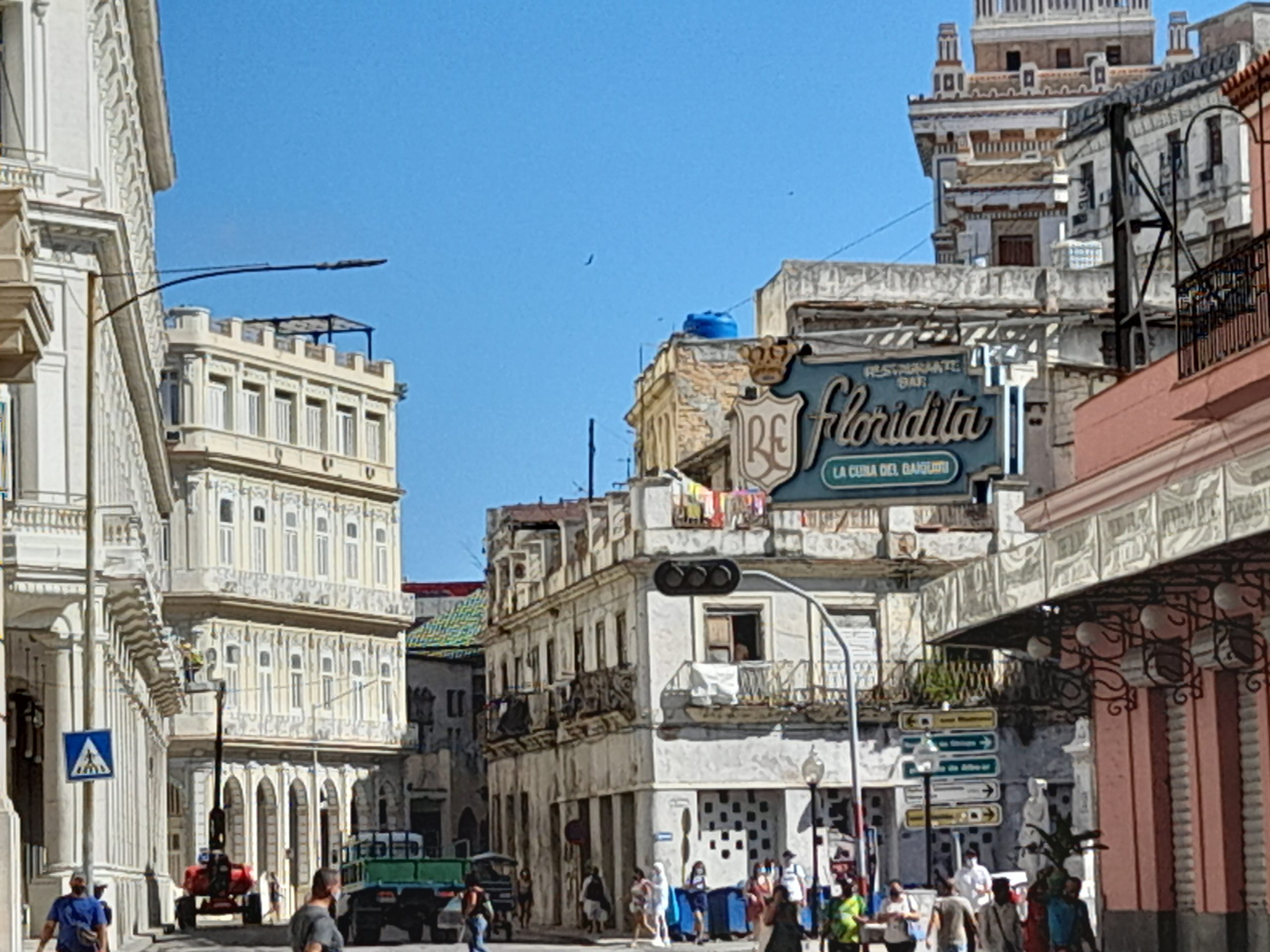 "Explore Havana's Iconic Sites in a Classic Car on a 3-Hour Tour"